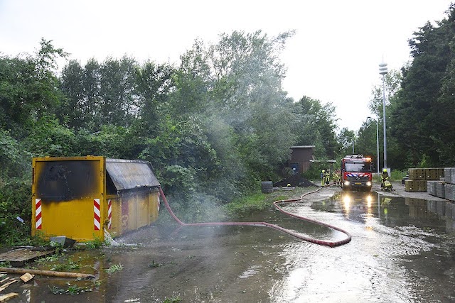 2023/122/20230705-21u02 GB 022 Containerbrand Rijstvogelstraat.jpg